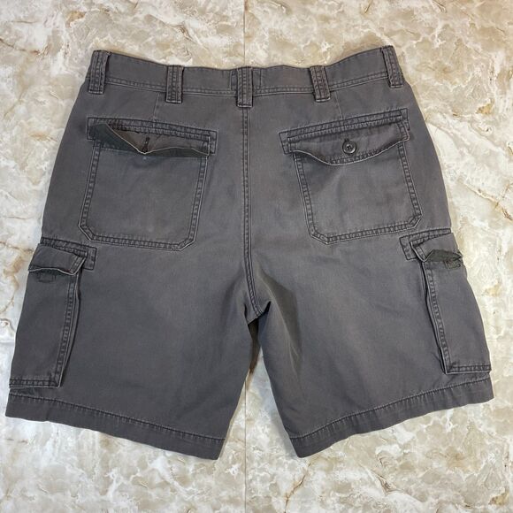 St.‎ John's Bay Men's Gray Cargo Shorts Size 36 Utility Pockets Button Back - Picture 2 of 5